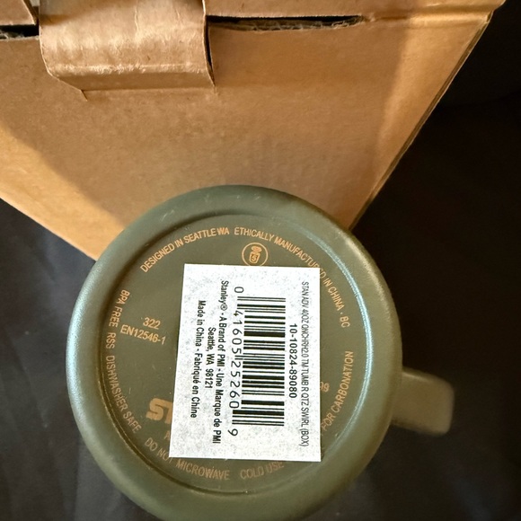 New 40oz Stanley Forest Green with Flip Top Straw - Picture 6 of 6